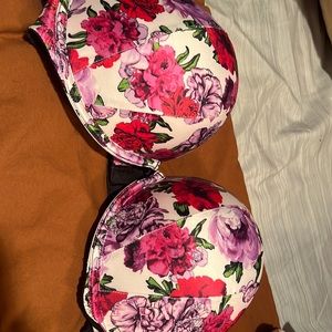 New Victoria’s Secret Bombshell Bra with Rhinestones on straps - Size 36D